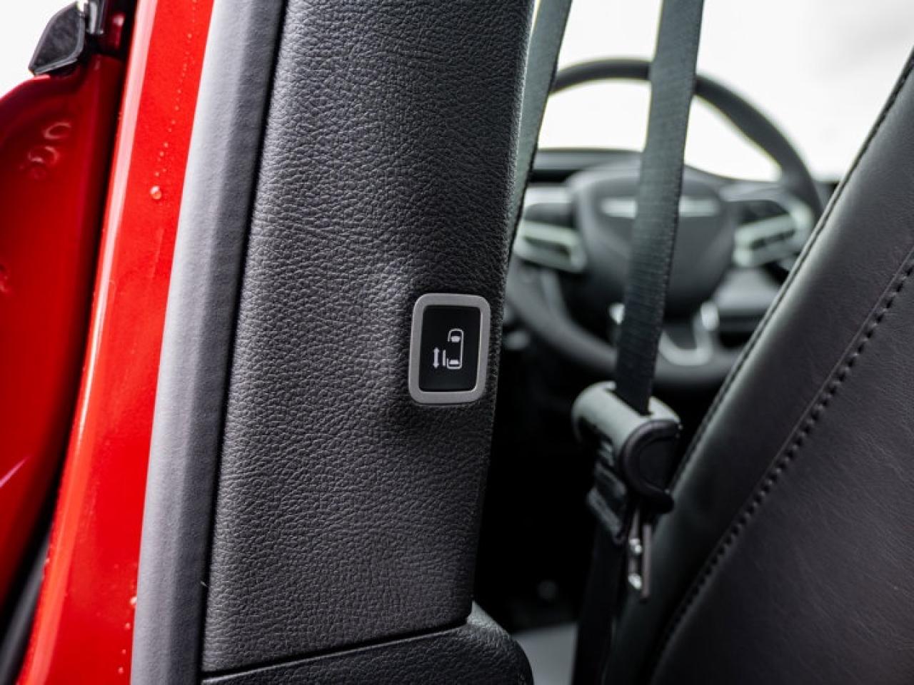 2026 Chrysler Pacifica Select Photo