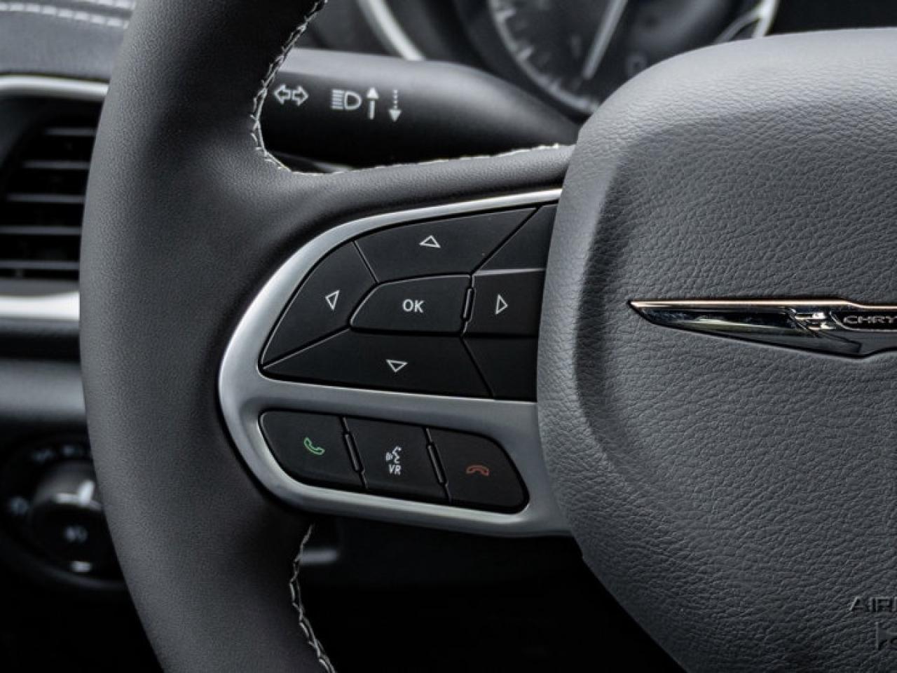 2026 Chrysler Pacifica Select Photo