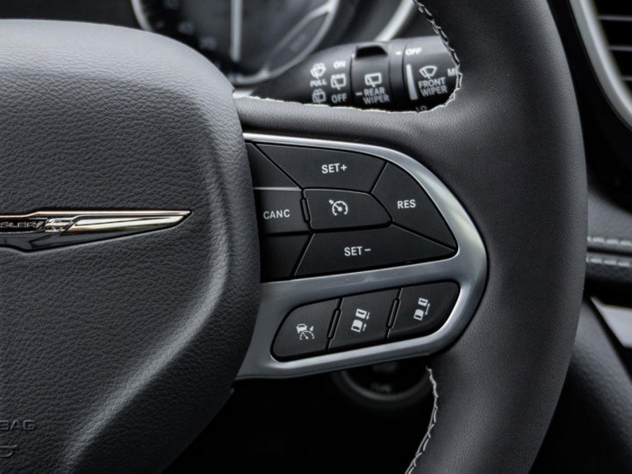 2026 Chrysler Pacifica Select Photo