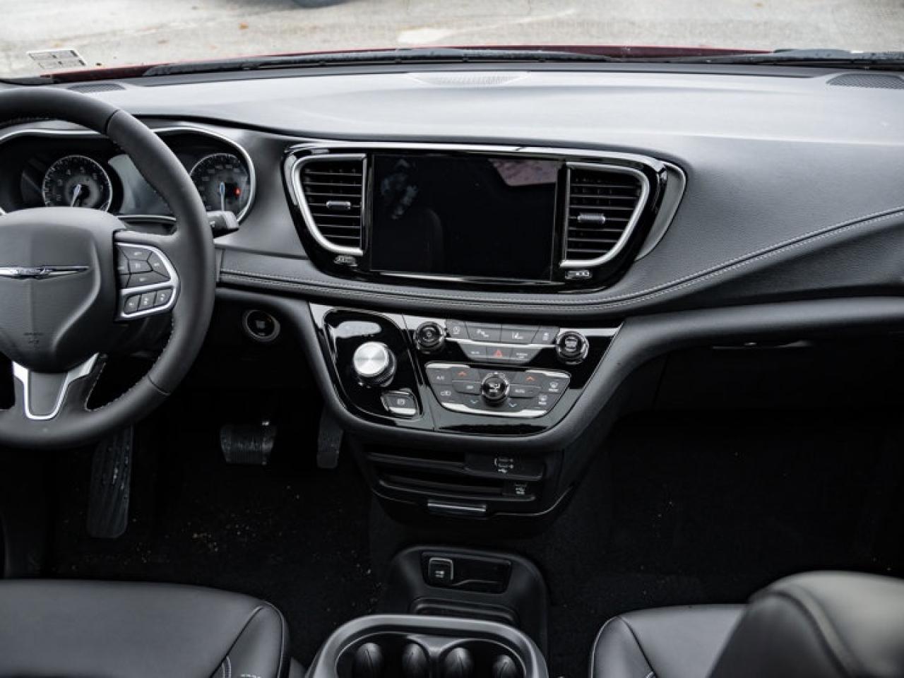 2026 Chrysler Pacifica Select Photo