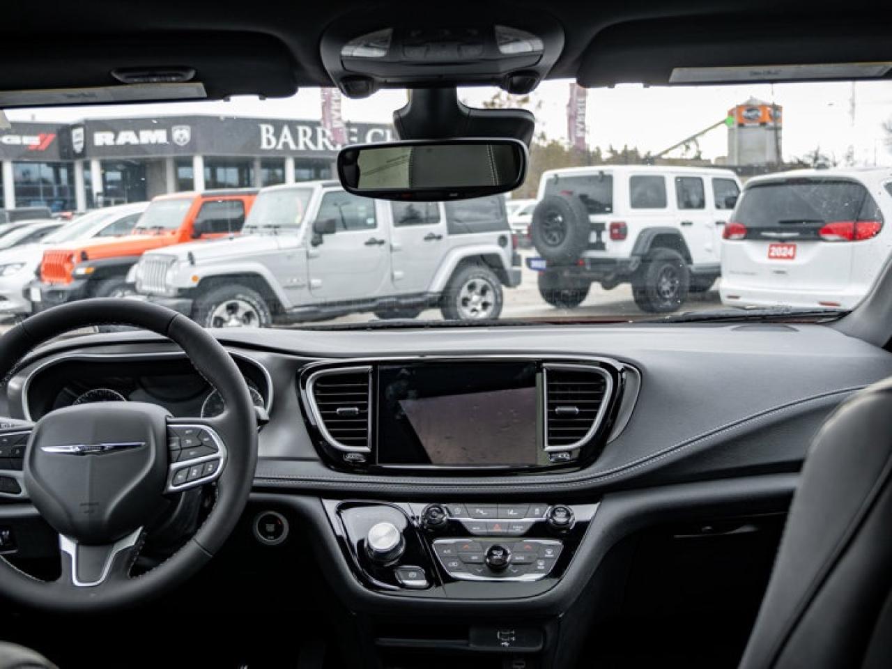 2026 Chrysler Pacifica Select Photo