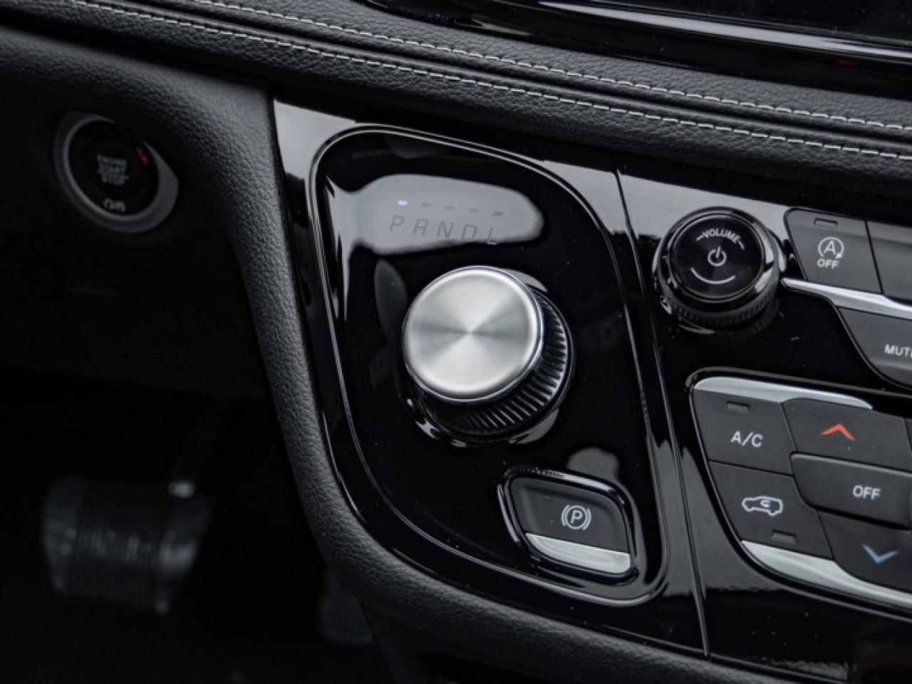 2026 Chrysler Pacifica Select Photo