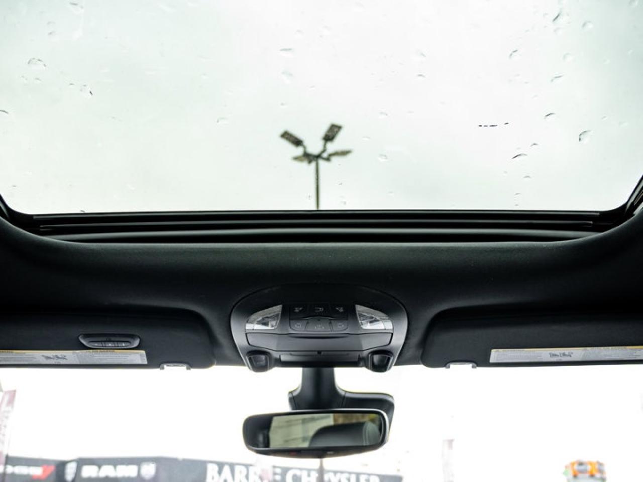 2026 Chrysler Pacifica Select Photo