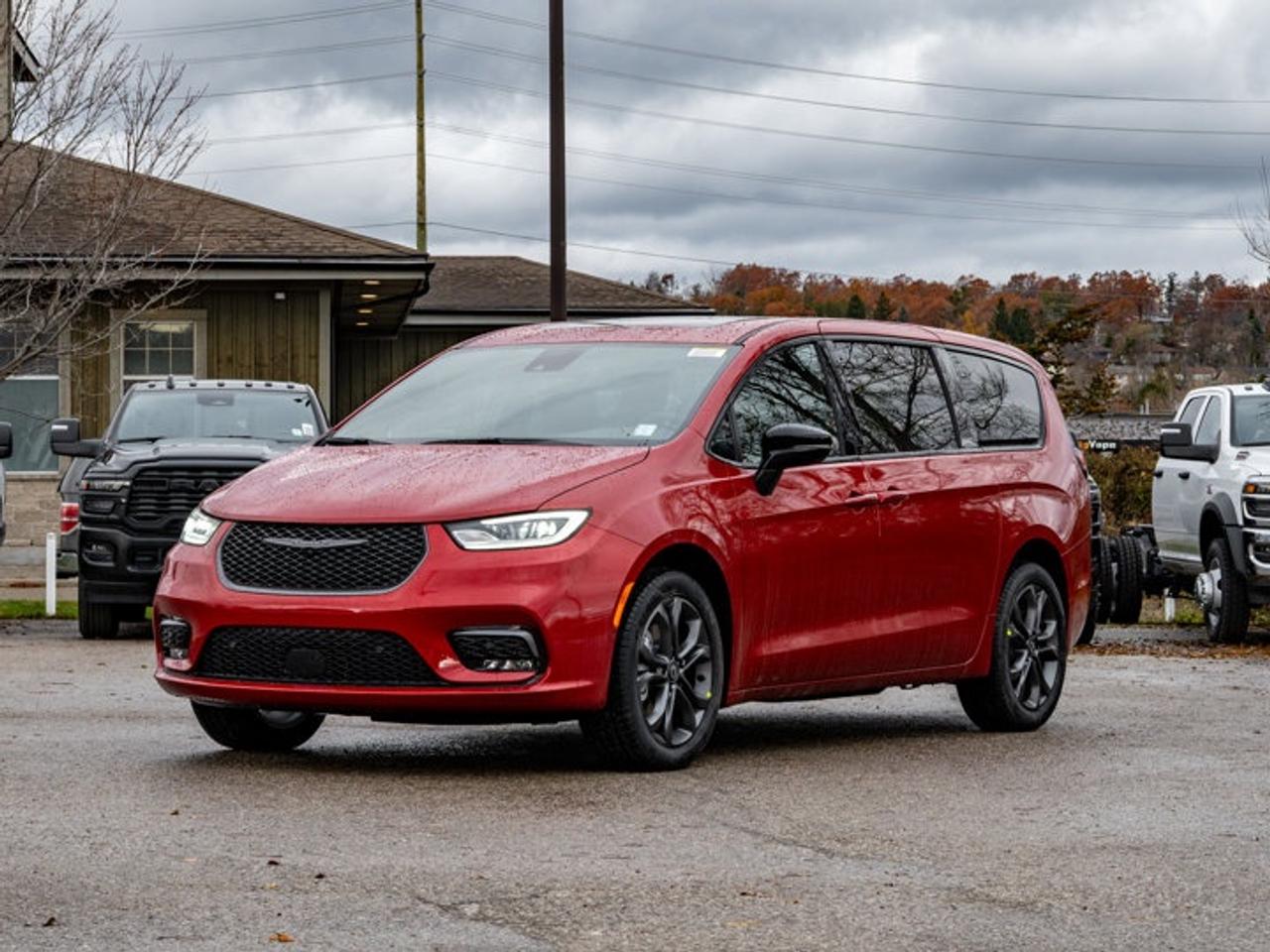 2026 Chrysler Pacifica Select Photo1