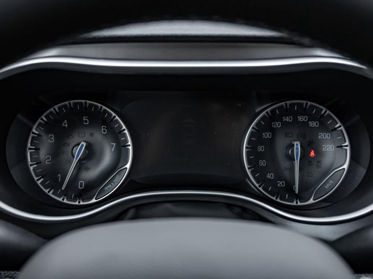 2026 Chrysler Pacifica Select Photo3