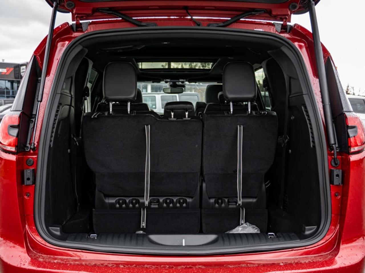 2026 Chrysler Pacifica Select Photo
