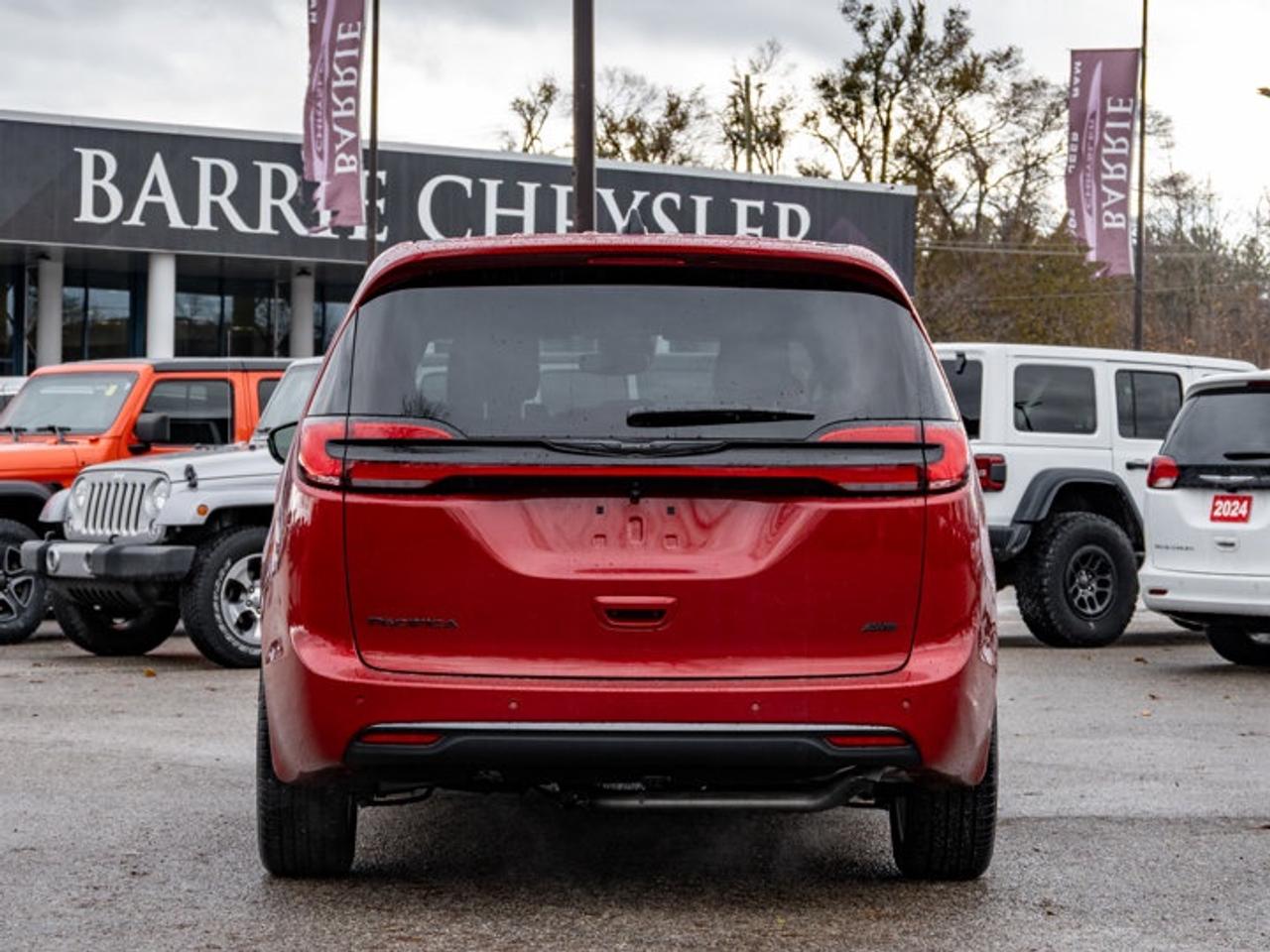 2026 Chrysler Pacifica Select Photo