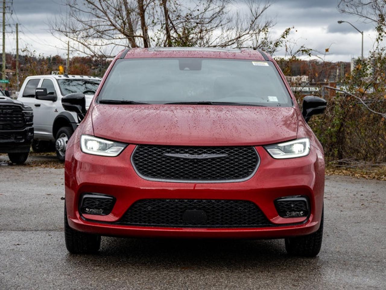 2026 Chrysler Pacifica Select Photo