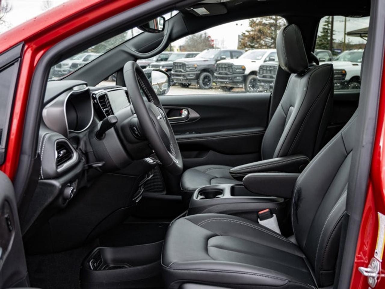 2026 Chrysler Pacifica Select Photo