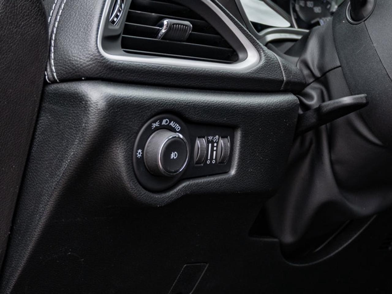 2026 Chrysler Pacifica Select Photo