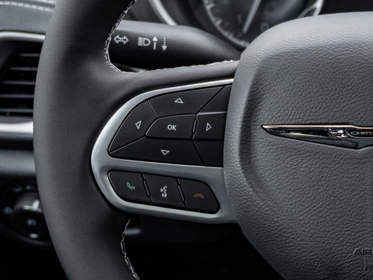 2026 Chrysler Pacifica Select Photo