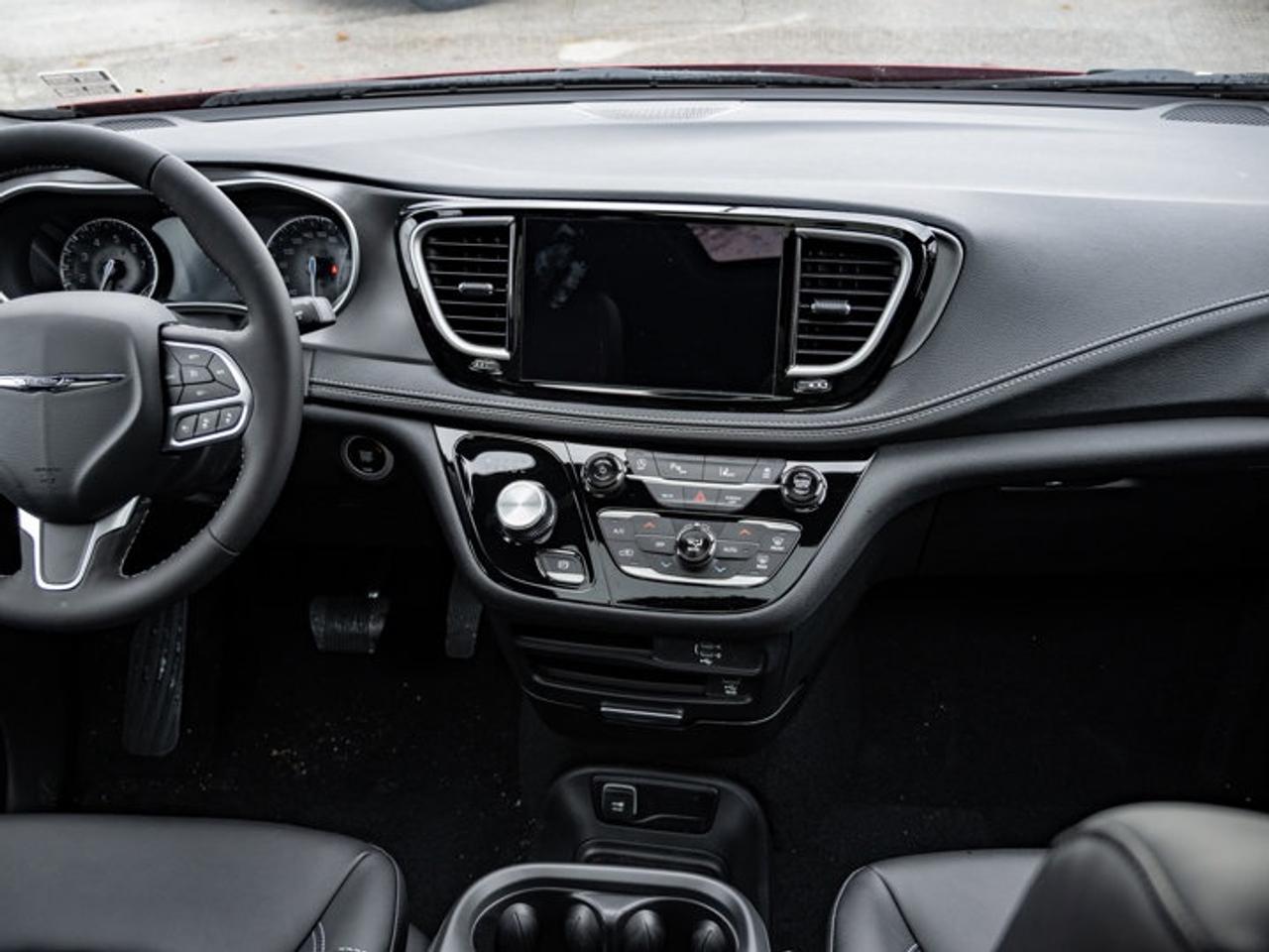 2026 Chrysler Pacifica Select Photo