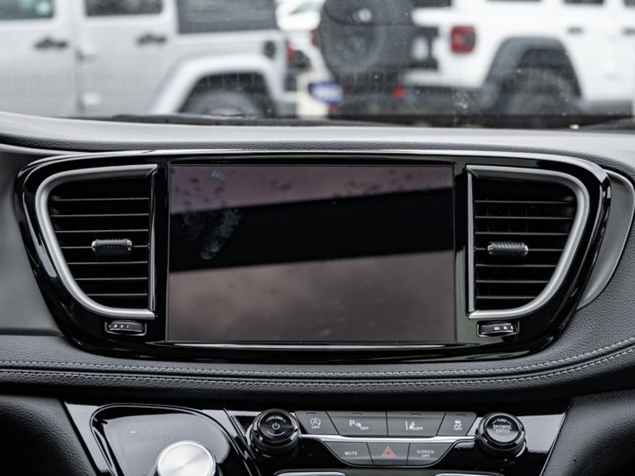2026 Chrysler Pacifica Select Photo