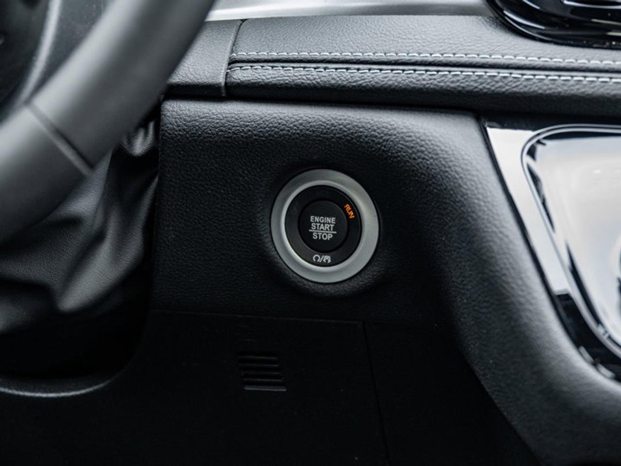 2026 Chrysler Pacifica Select Photo