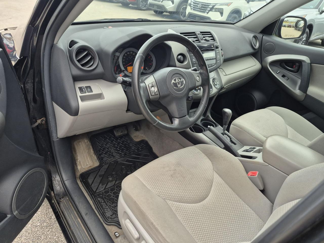 2010 Toyota RAV4 LTD Photo6