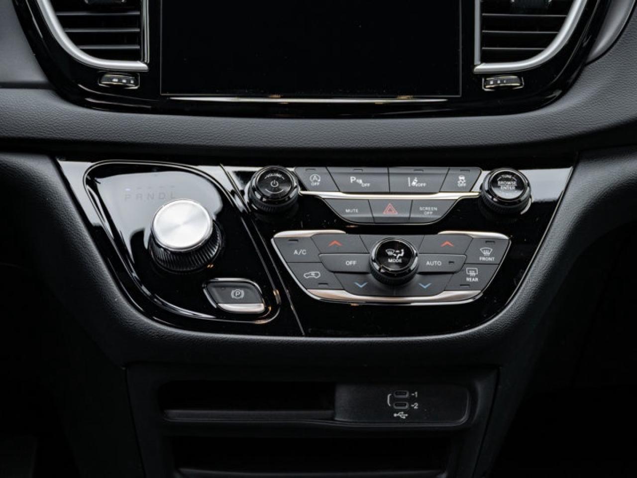 2026 Dodge Grand Caravan SXT Photo