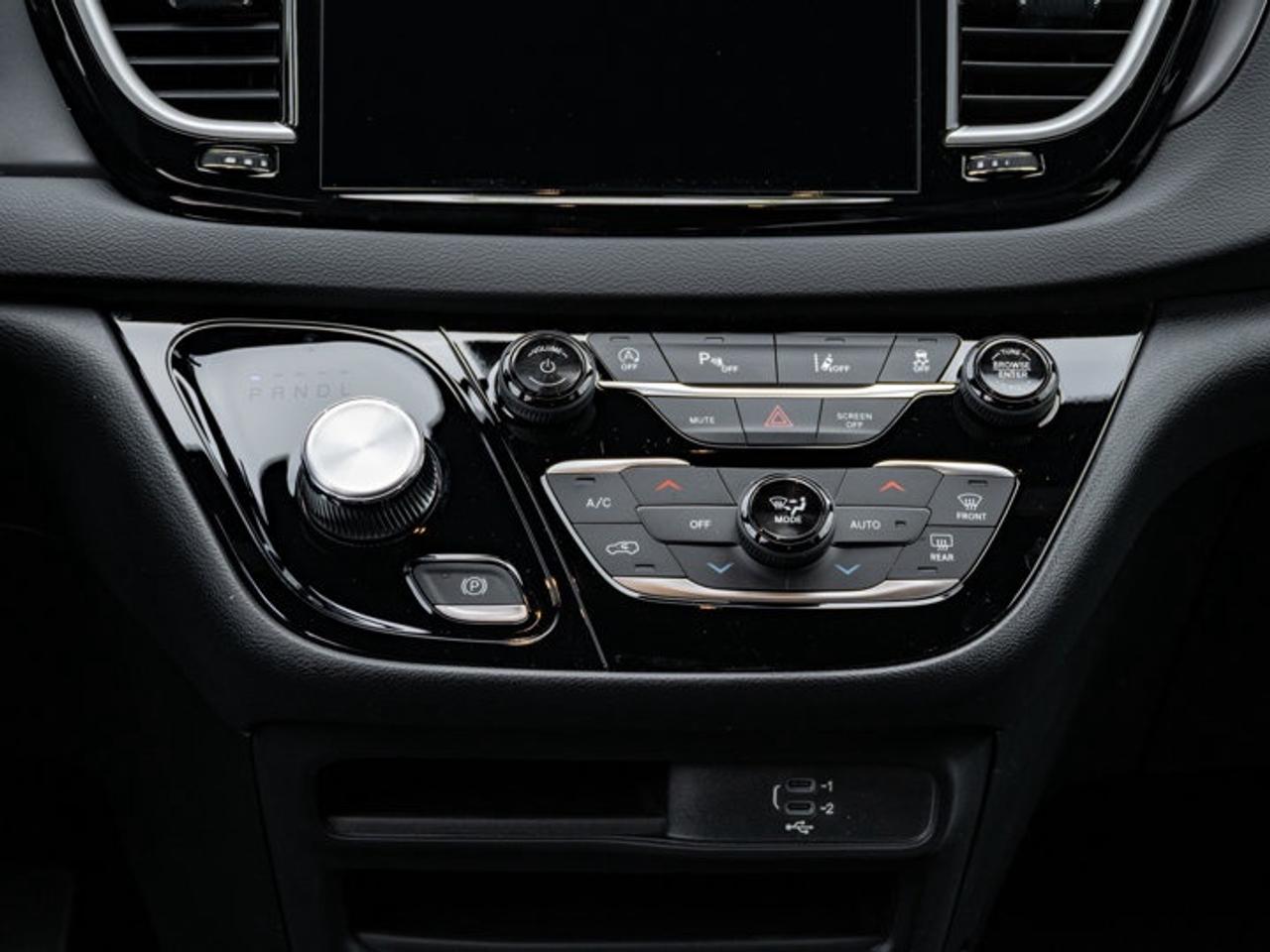 2026 Dodge Grand Caravan SXT Photo