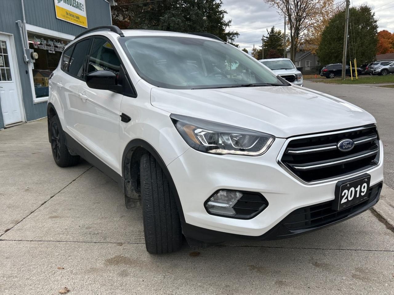 2019 Ford Escape SE SPORT  ** LOW  KMS.! ** Photo3