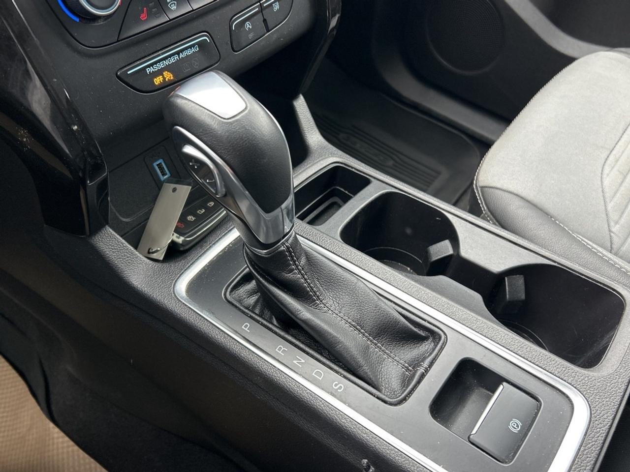 2019 Ford Escape SE SPORT  ** LOW  KMS.! ** Photo