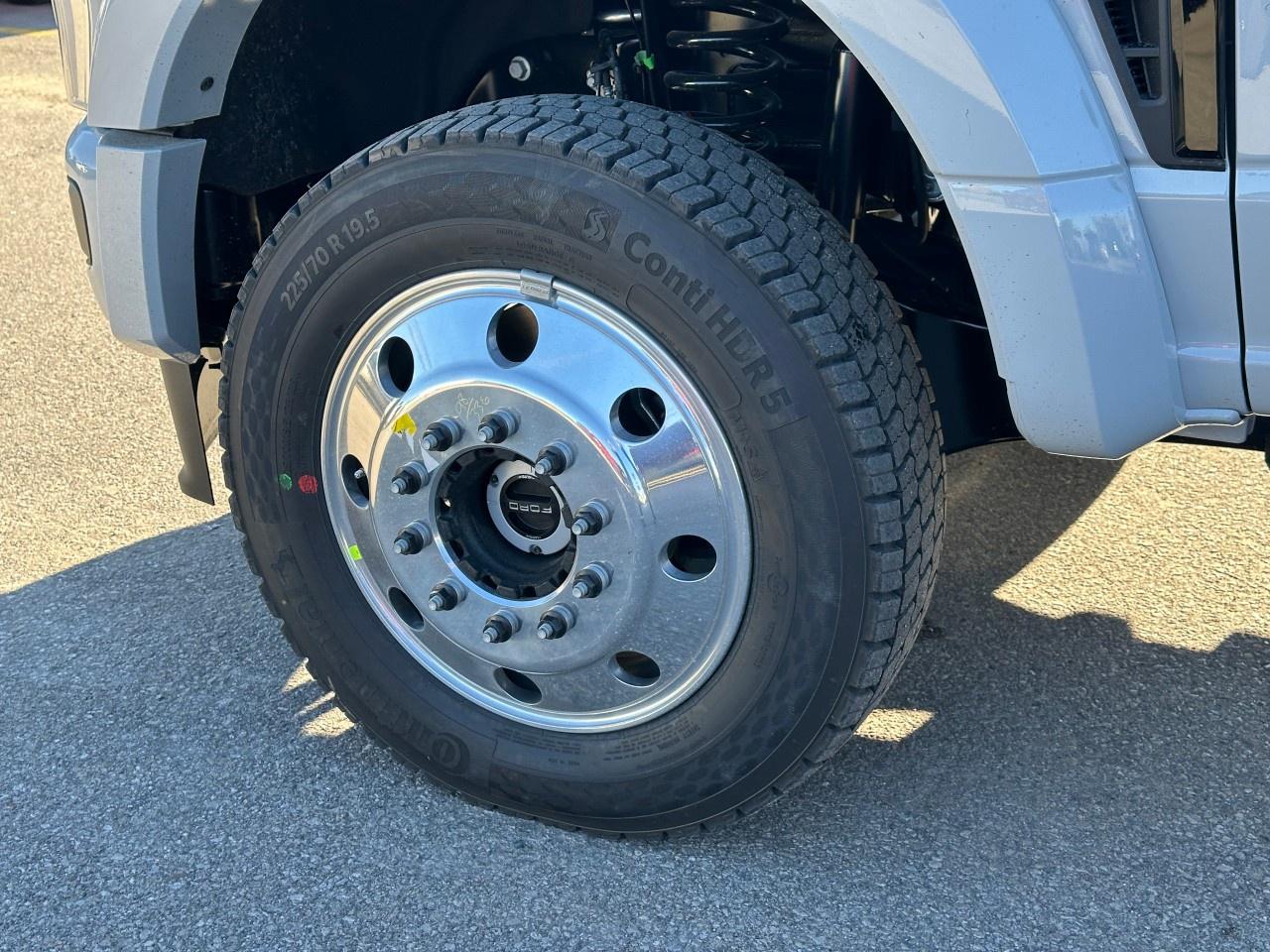 2026 Ford F-450 Super Duty DRW PLATINUM 4WD CREW CAB 8' BOX Photo