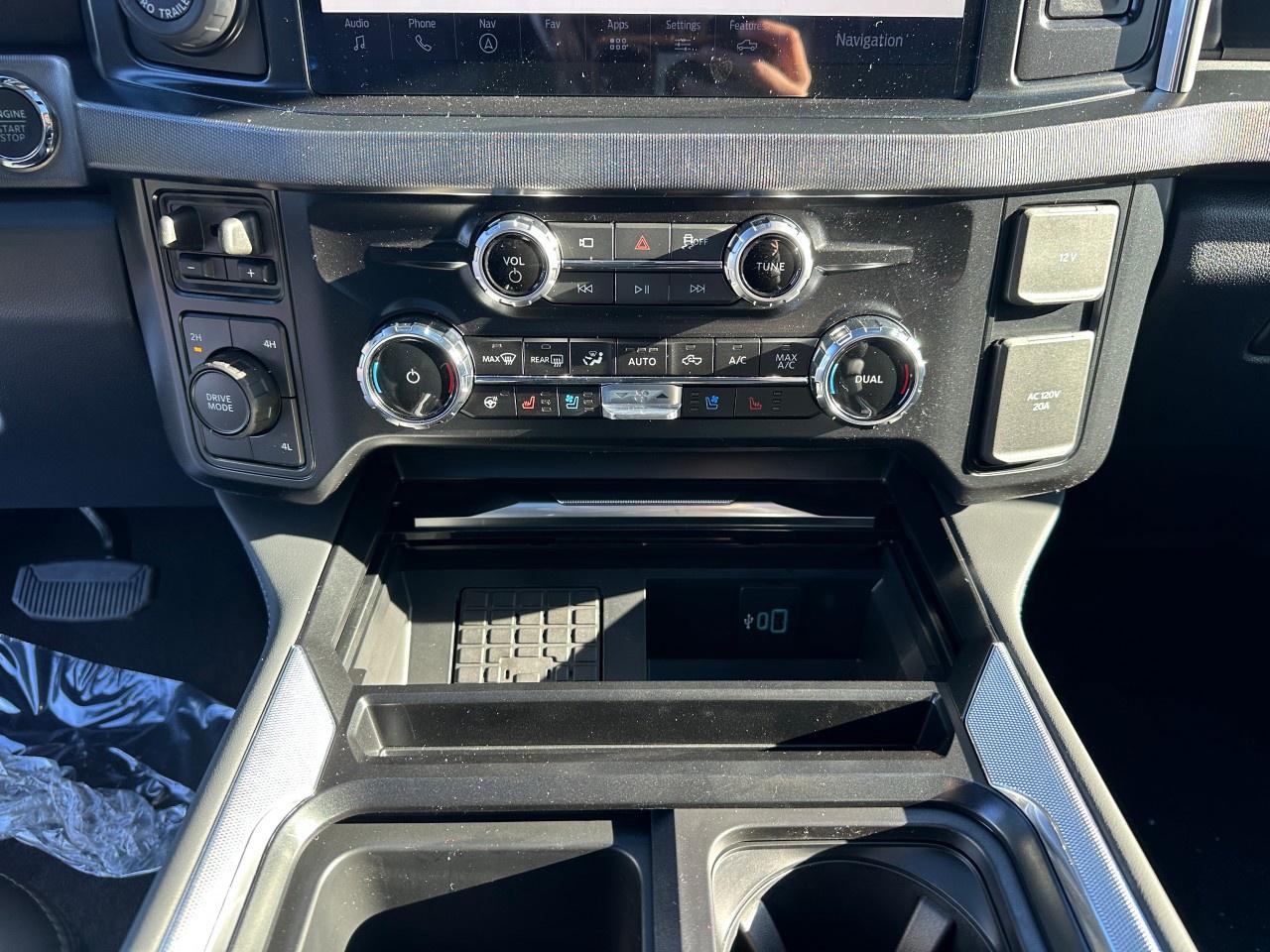 2026 Ford F-450 Super Duty DRW PLATINUM 4WD CREW CAB 8' BOX Photo