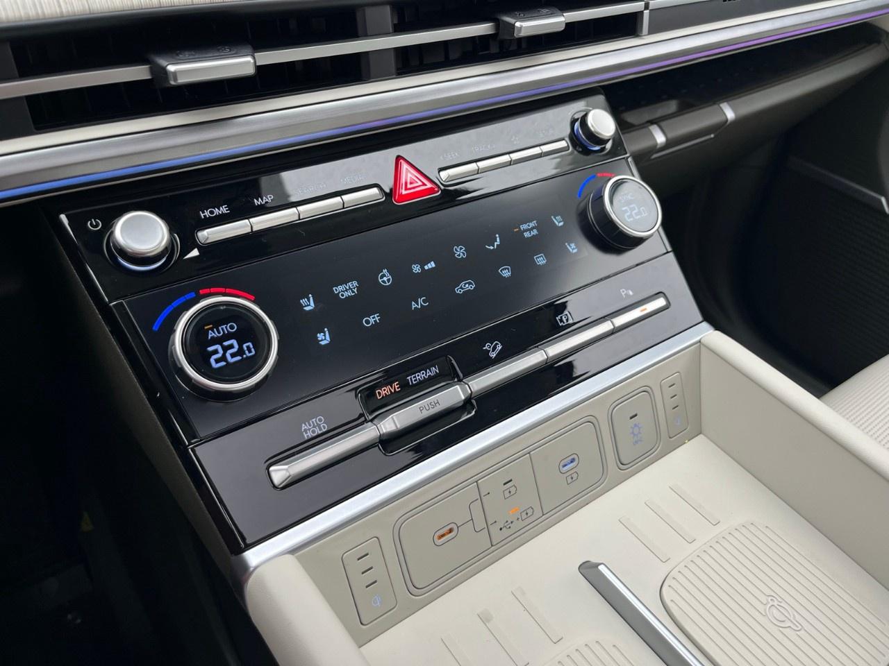 2026 Hyundai Santa Fe Hybrid Ultimate Calligraphy AWD w/Beige Photo