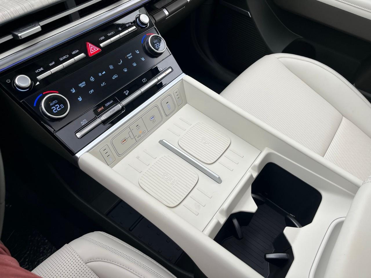 2026 Hyundai Santa Fe Hybrid Ultimate Calligraphy AWD w/Beige Photo