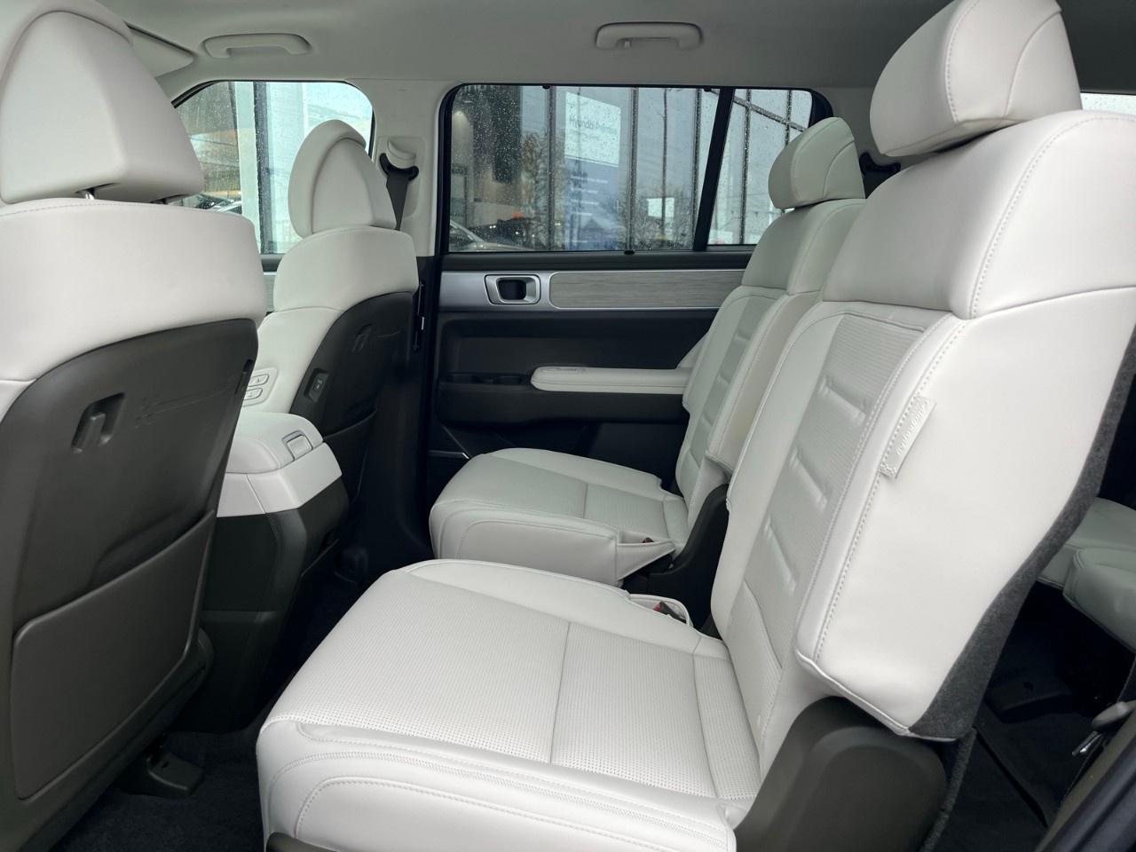 2026 Hyundai Santa Fe Hybrid Ultimate Calligraphy AWD w/Beige Photo