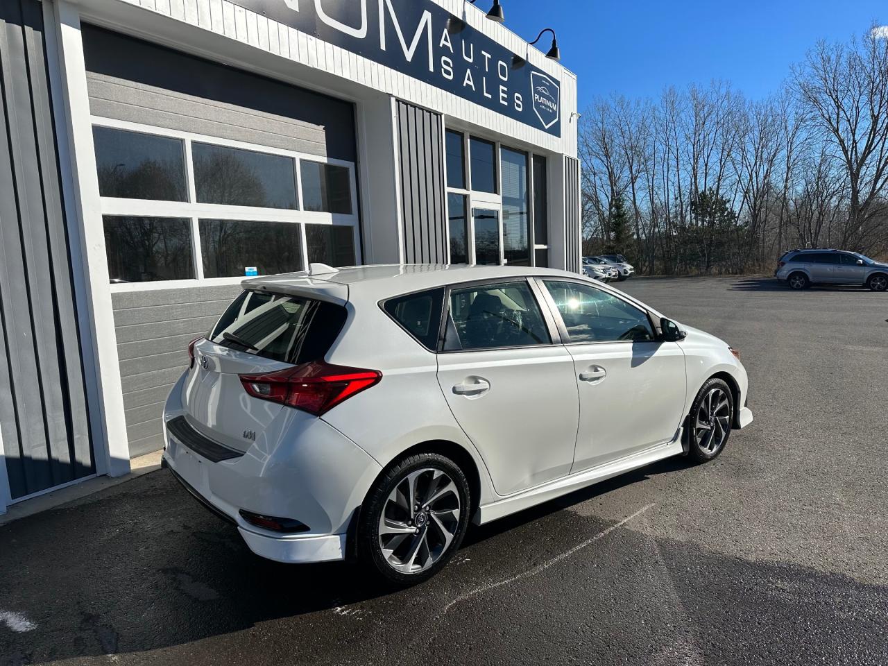 2018 Toyota Corolla IM Photo2