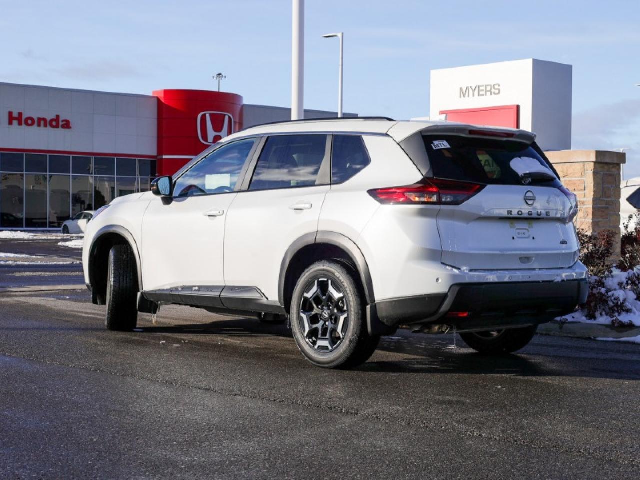 2025 Nissan Rogue Midnight Edition  - Moonroof Photo3