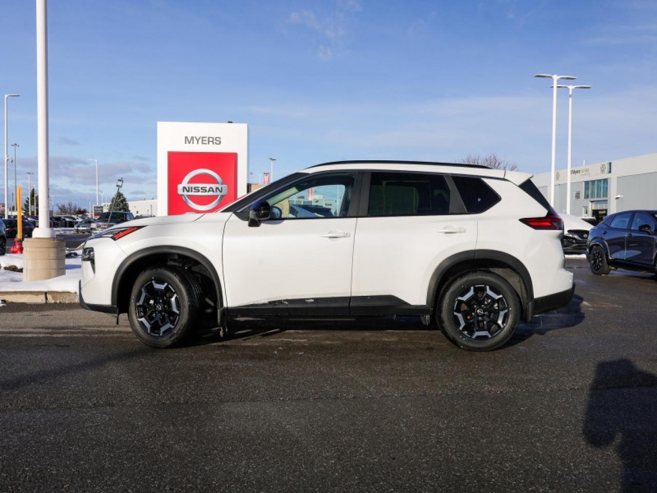 2025 Nissan Rogue Midnight Edition  - Moonroof Photo4