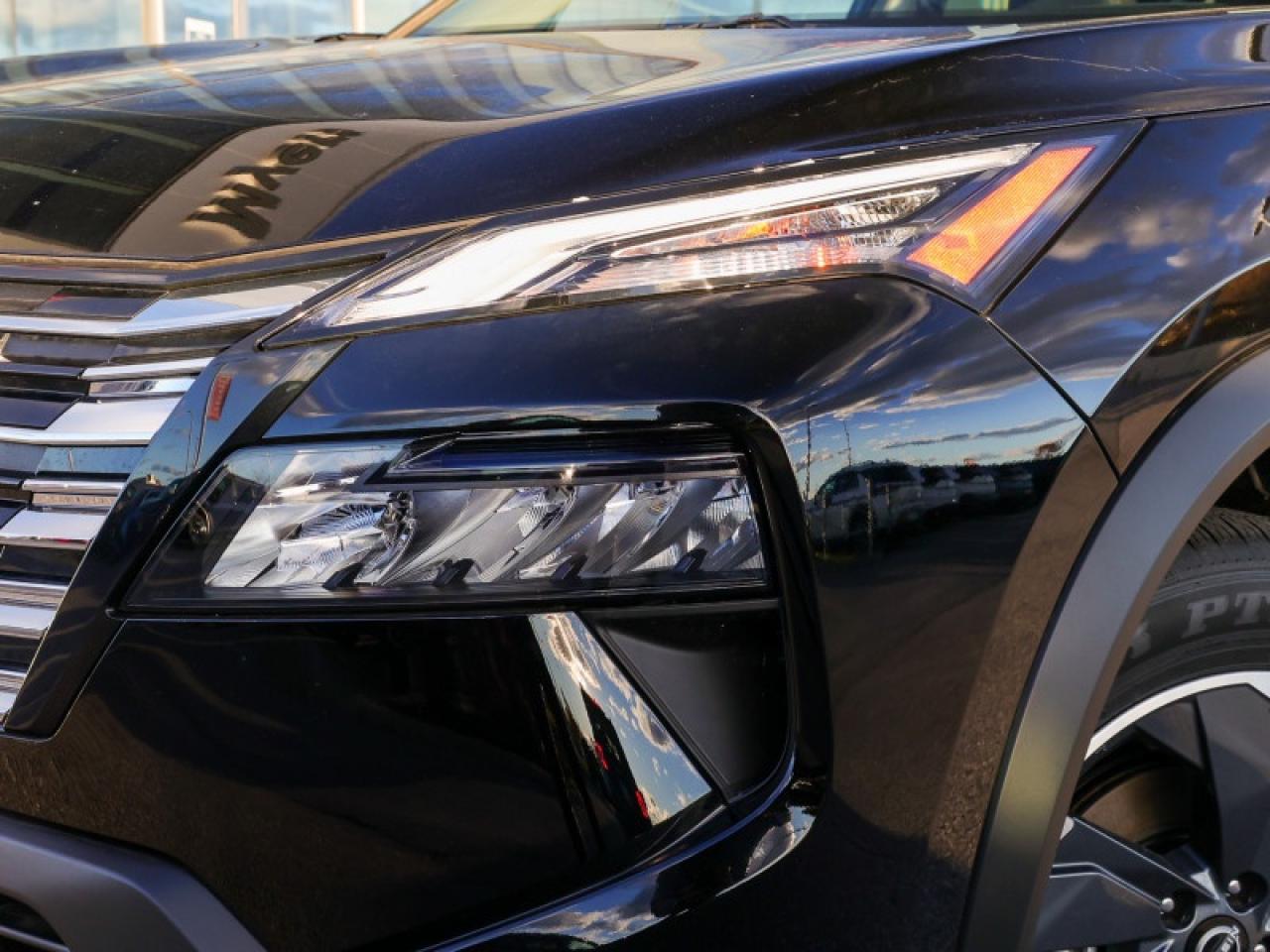 2025 Nissan Rogue SV Moonroof  - Moonroof -  Power Liftgate Photo