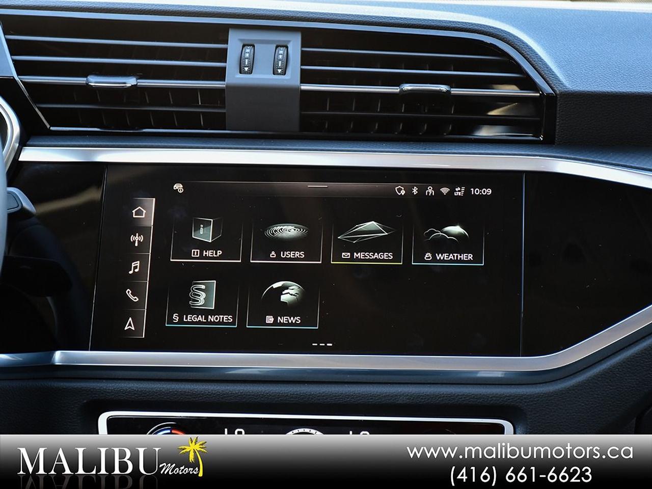 2025 Audi Q3 SUNR0OF Photo