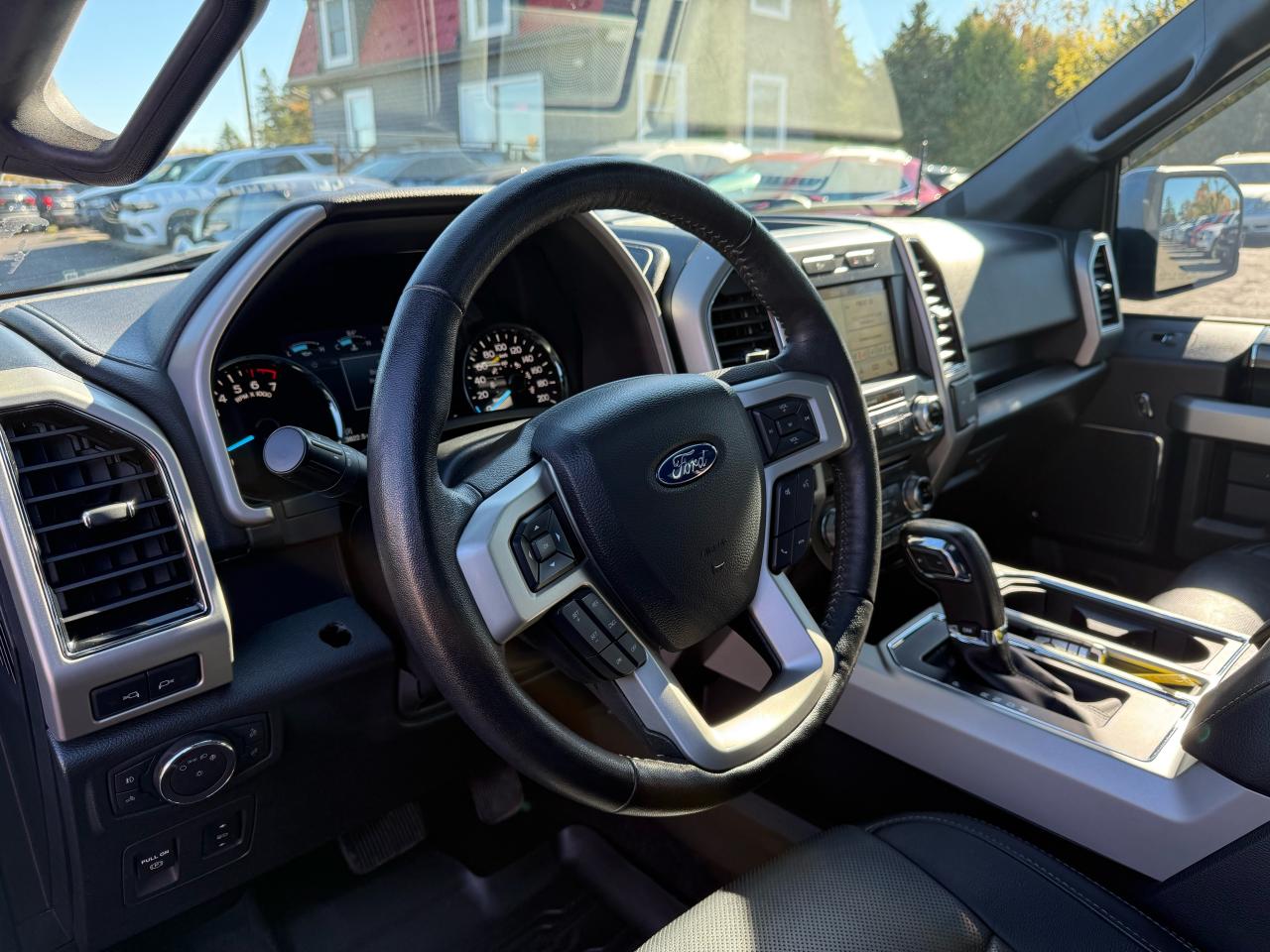 2018 Ford F-150 Lariat 4WD SuperCrew 5.5' Box Photo17
