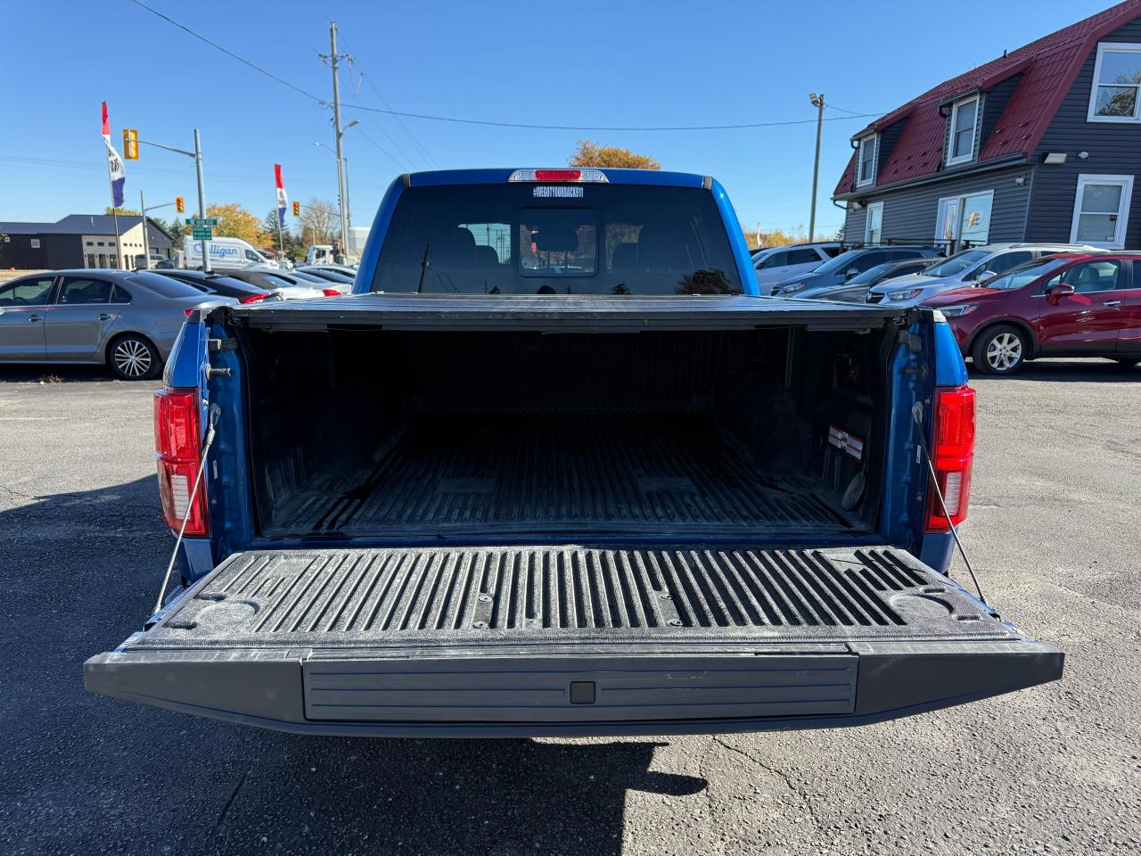 2018 Ford F-150 Lariat 4WD SuperCrew 5.5' Box Photo40