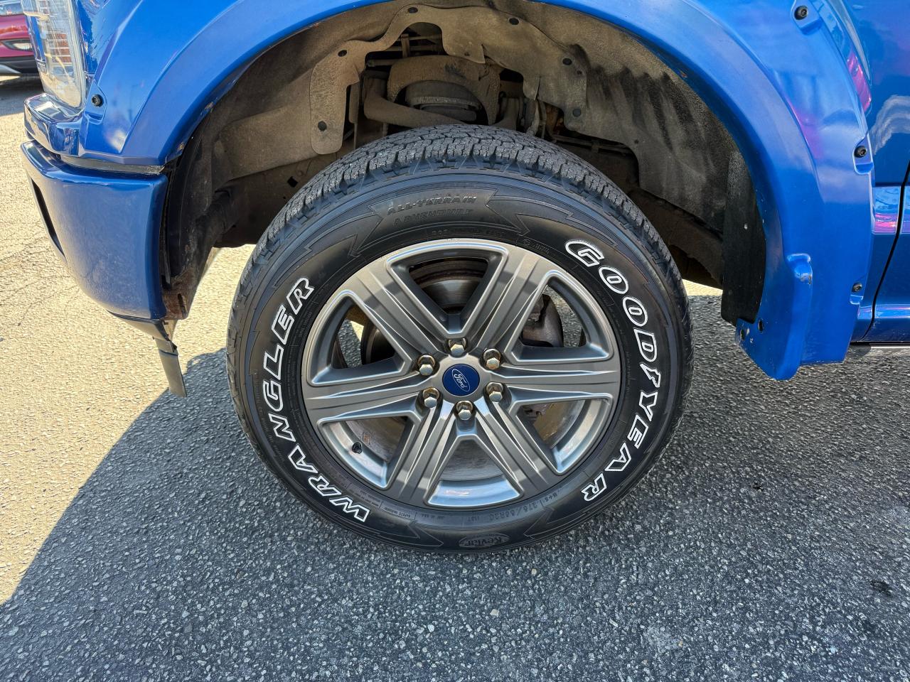 2018 Ford F-150 Lariat 4WD SuperCrew 5.5' Box Photo9