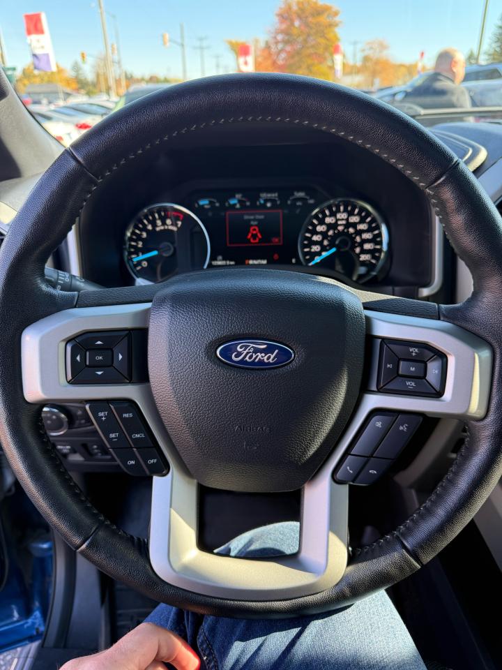 2018 Ford F-150 Lariat 4WD SuperCrew 5.5' Box Photo24