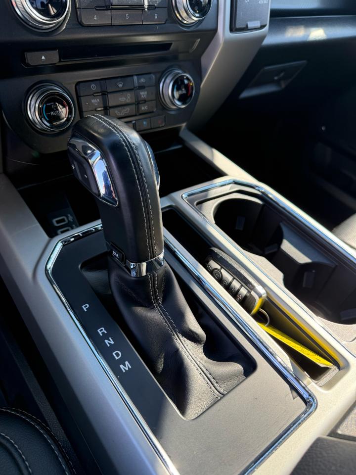 2018 Ford F-150 Lariat 4WD SuperCrew 5.5' Box Photo25