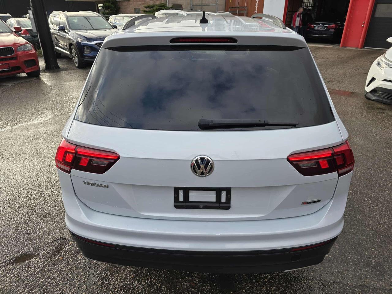 2018 Volkswagen Tiguan Trendline 4Motion Photo4