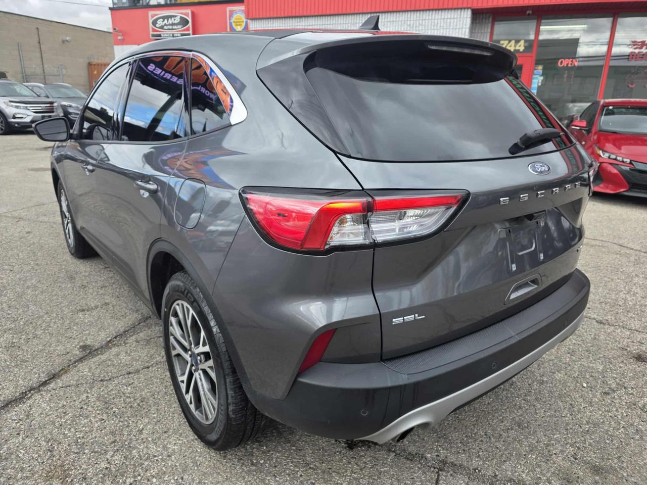 2022 Ford Escape SEL AWD Photo3