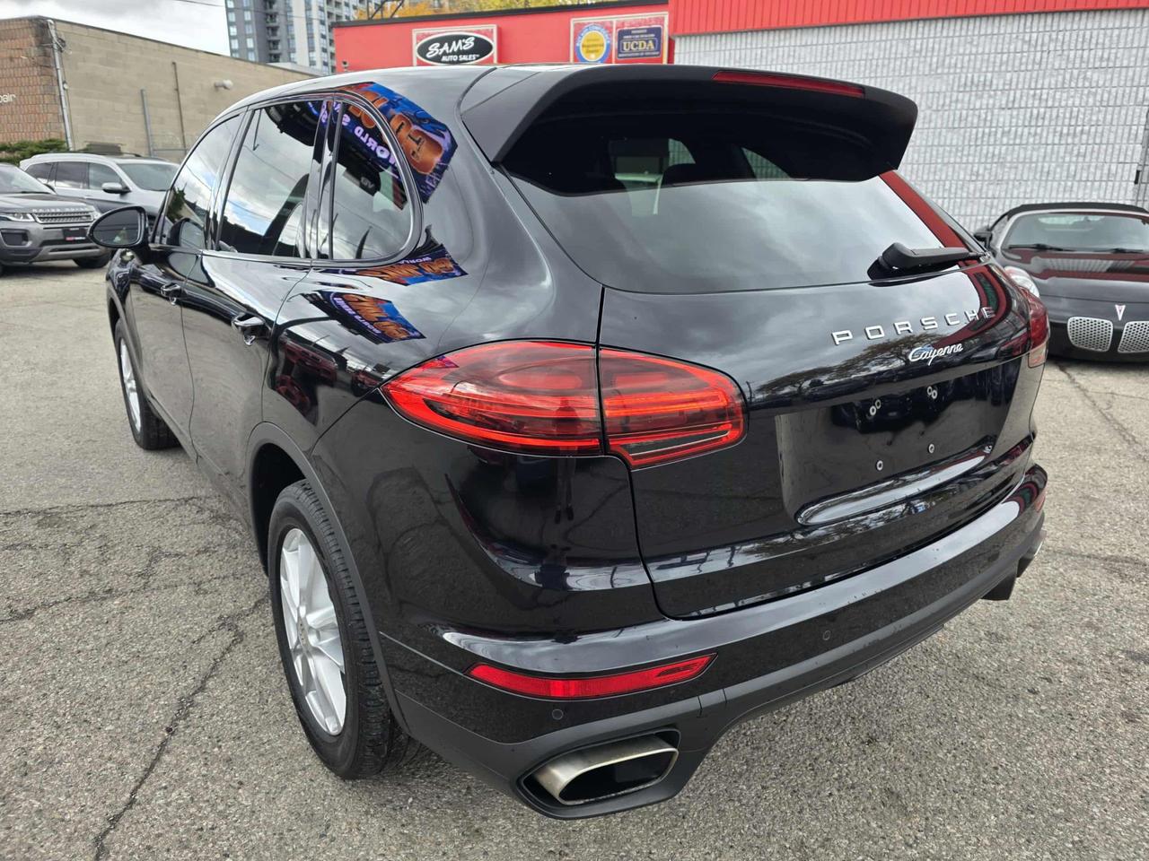 2017 Porsche Cayenne Platinum Edition AWD Photo