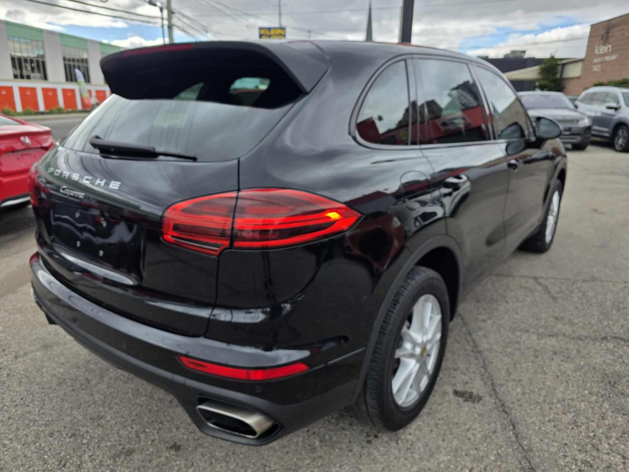 2017 Porsche Cayenne Platinum Edition AWD Photo