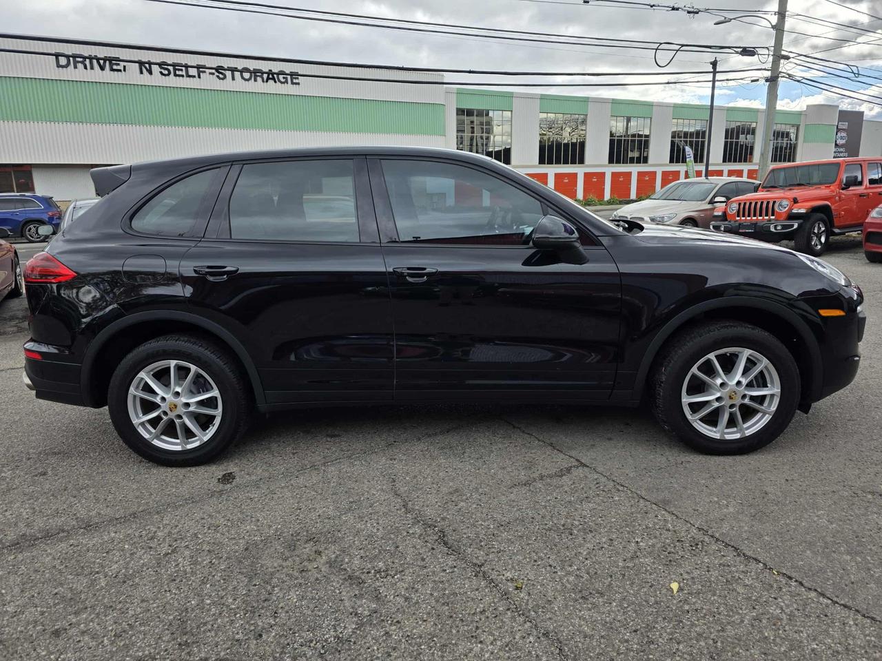 2017 Porsche Cayenne Platinum Edition AWD Photo