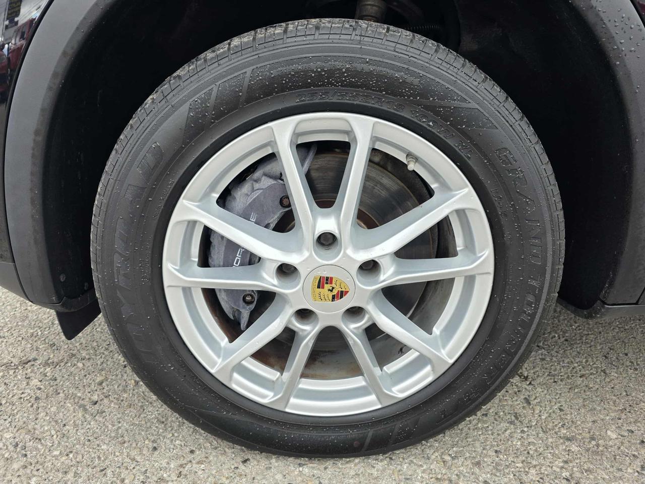 2017 Porsche Cayenne Platinum Edition AWD Photo
