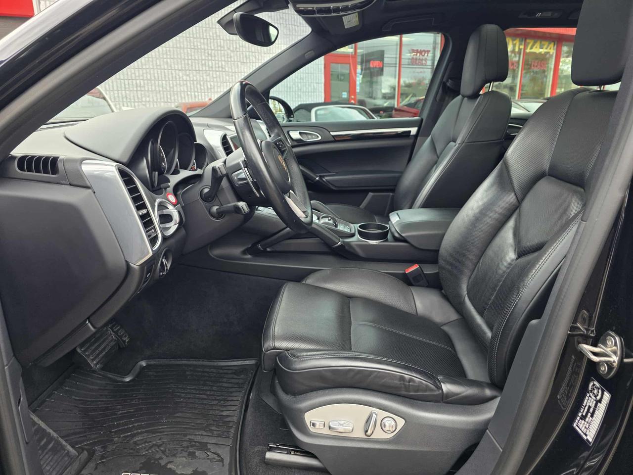 2017 Porsche Cayenne Platinum Edition AWD Photo