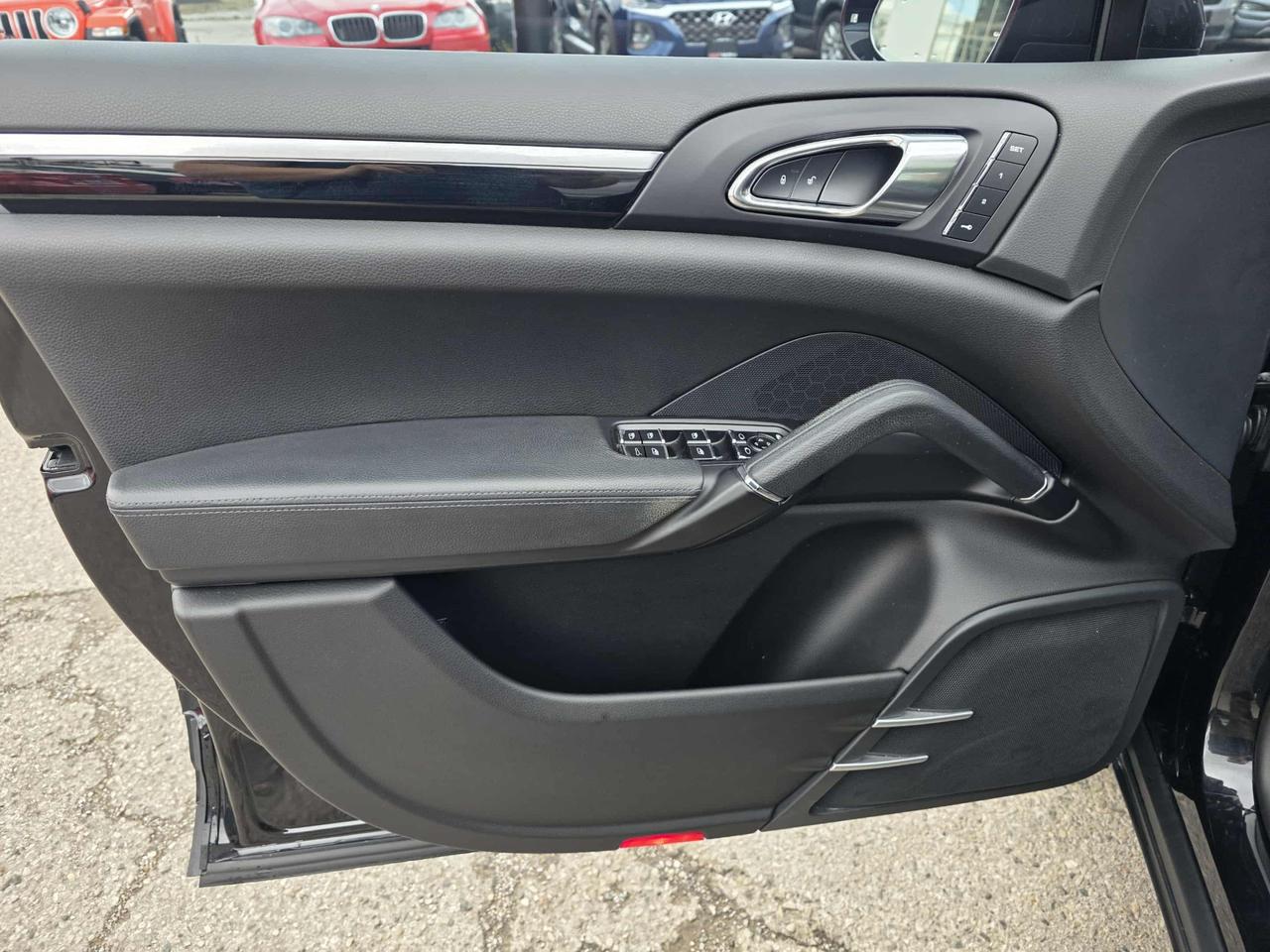 2017 Porsche Cayenne Platinum Edition AWD Photo