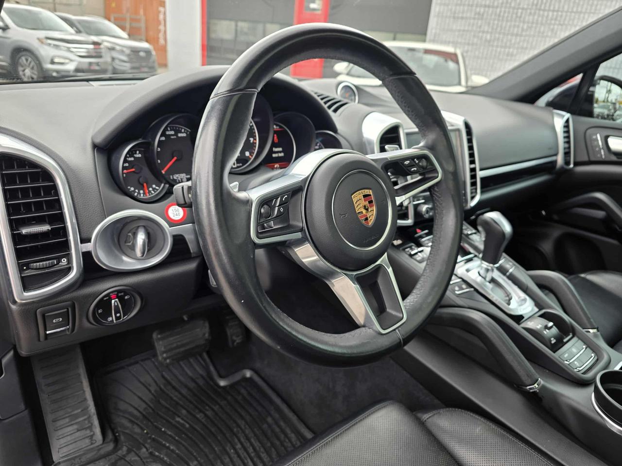 2017 Porsche Cayenne Platinum Edition AWD Photo