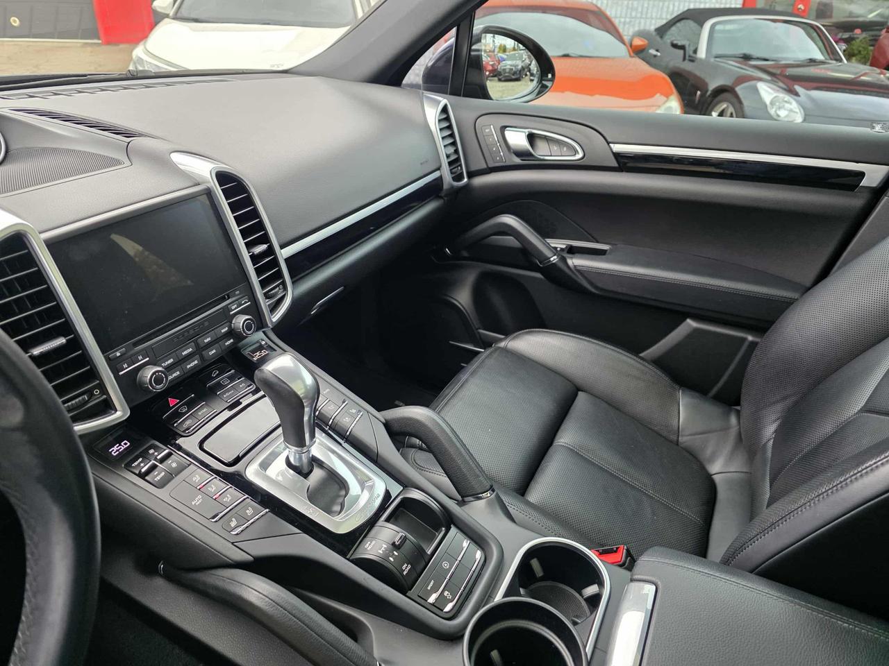2017 Porsche Cayenne Platinum Edition AWD Photo