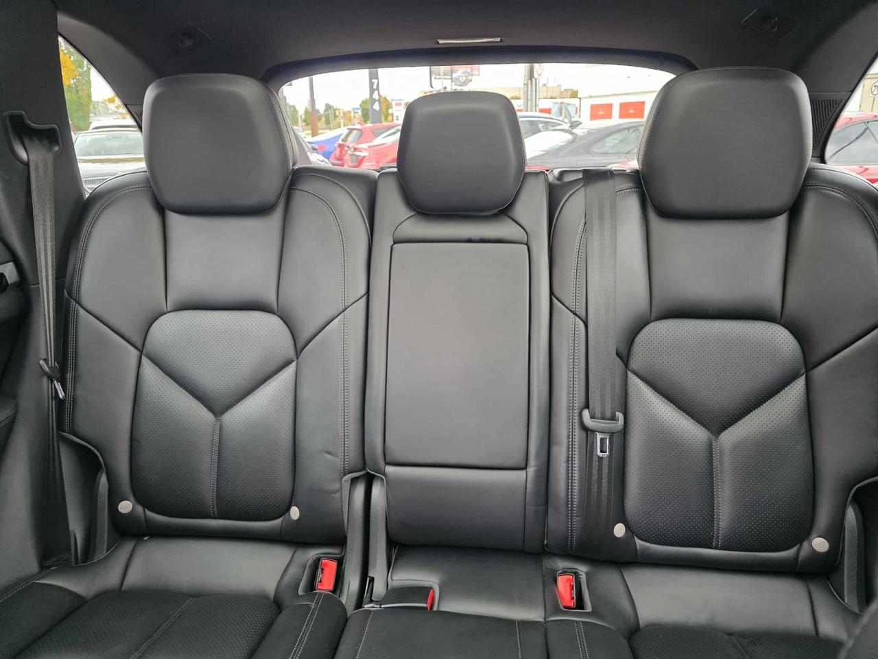 2017 Porsche Cayenne Platinum Edition AWD Photo