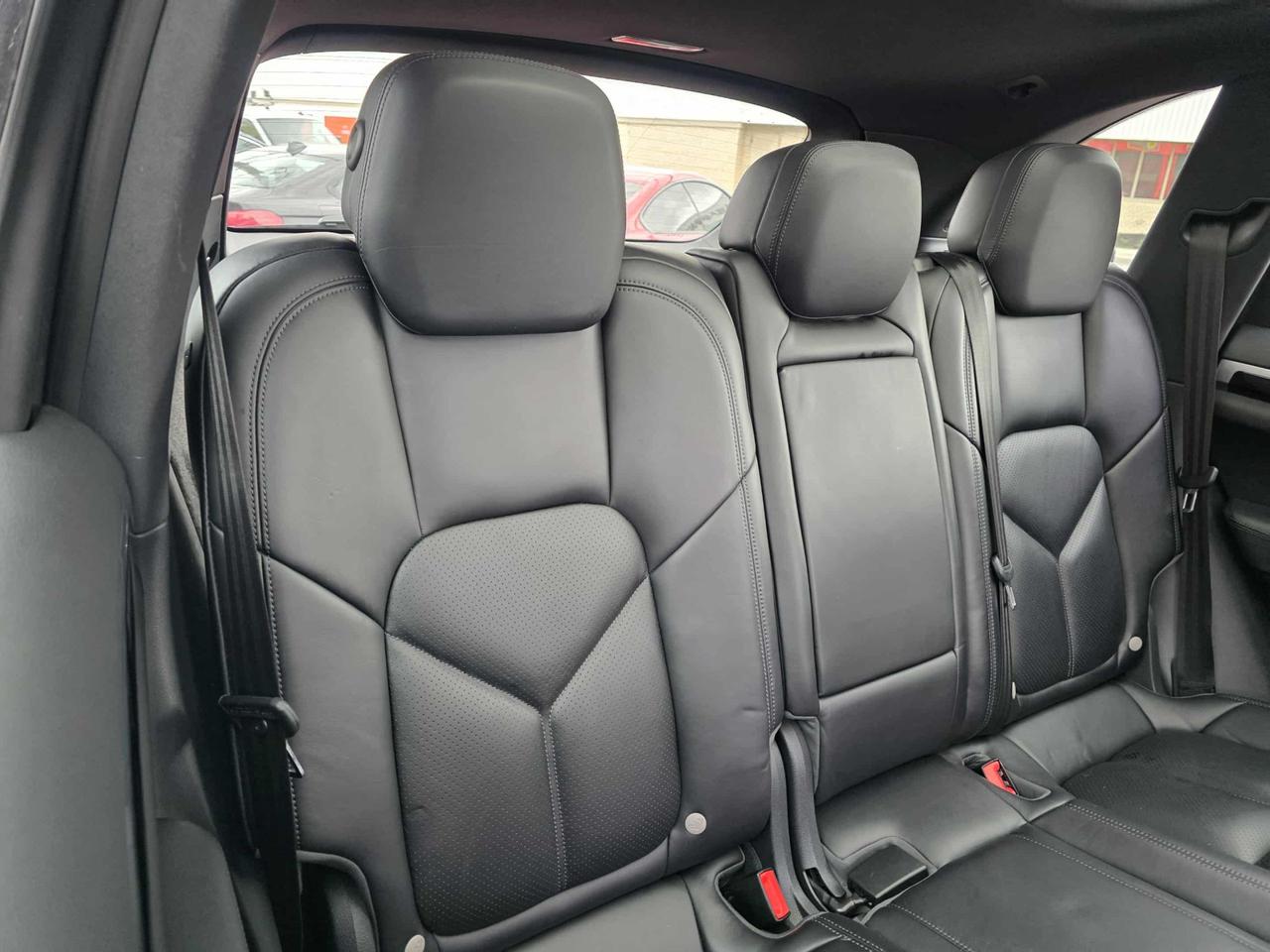 2017 Porsche Cayenne Platinum Edition AWD Photo